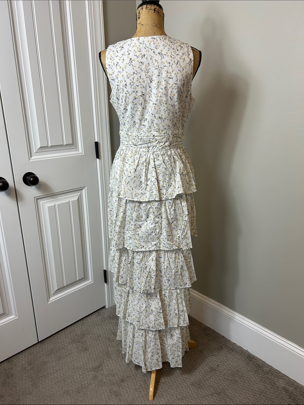 1. State Dress size 10 - Picture 4 of 10